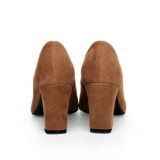 Czekoladowe czółenka z wycięciem na klocku