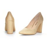 Złote czółenka na klocku