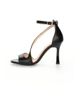 Czarne sandały z paskiem