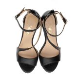 Czarne sandały z paskiem