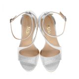 Srebrne czółenka z paskiem wokół kostki