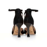 Czarne zamszowe czółenka z paskiem na kostkę