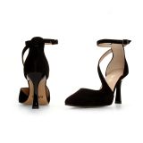 Czarne zamszowe czółenka z paskiem na kostkę