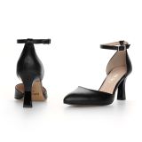 Czarne sandały z paskiem