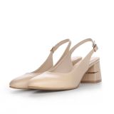 Beżowe czółenka z paskiem na stabilnym klocku