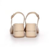 Beżowe czółenka z paskiem na stabilnym klocku