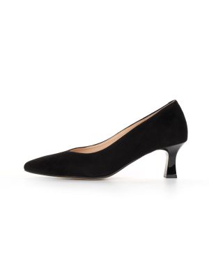 Czarne zamszowe czółenka na stabilnym obcasie