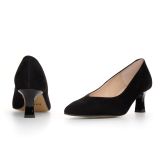 Czarne zamszowe czółenka na stabilnym obcasie